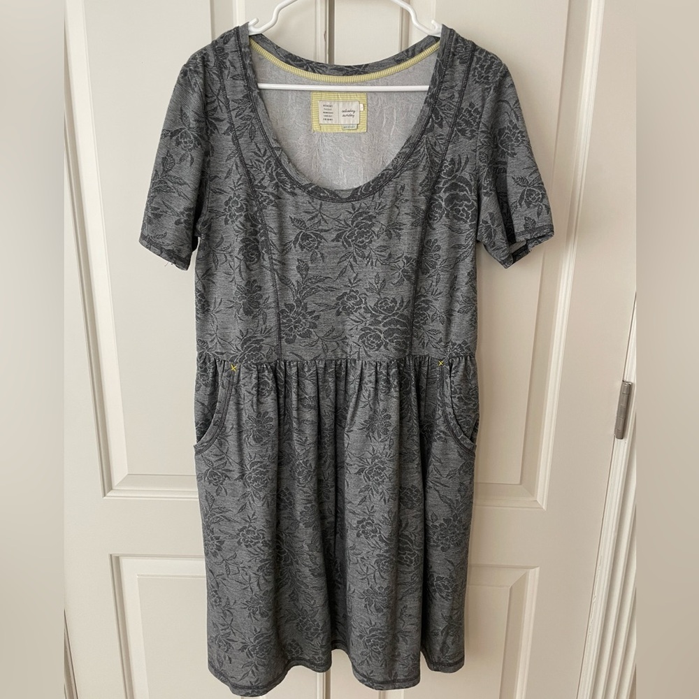 Anthropologie Gray Floral Pocket Short Sleeve Dress